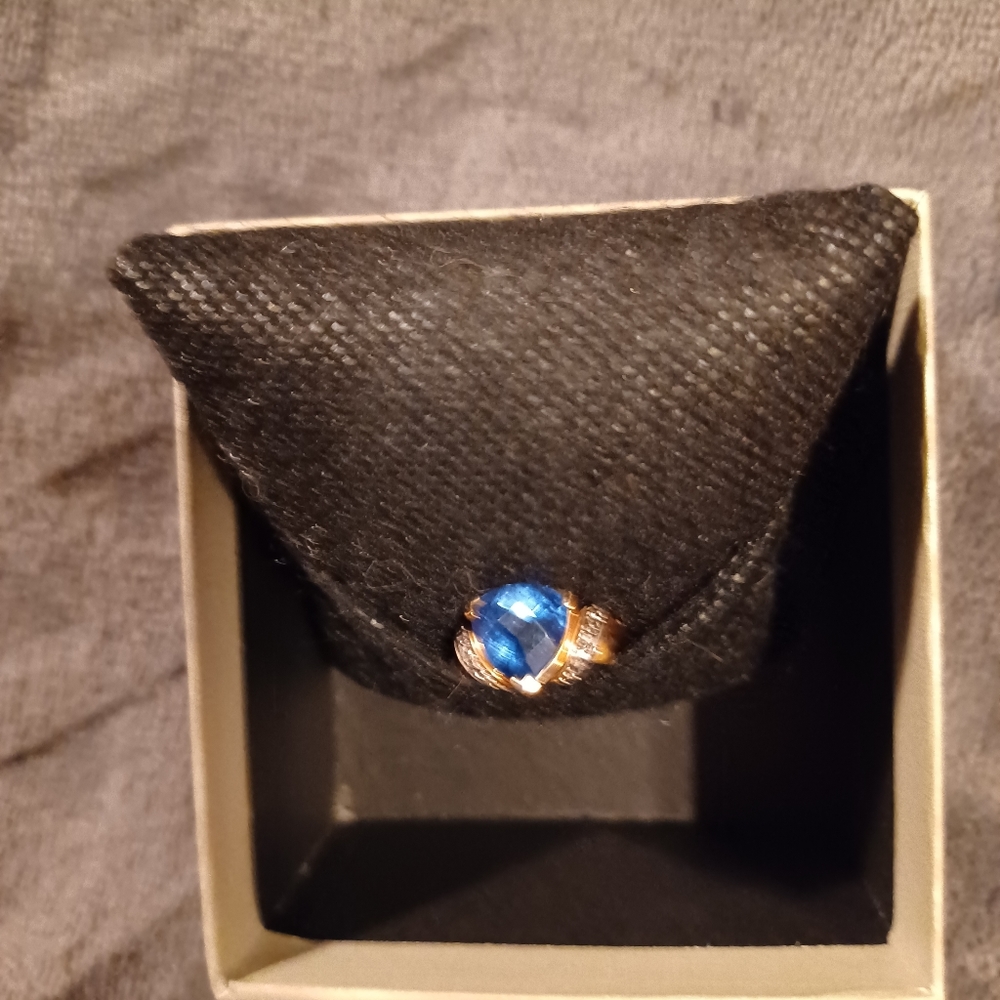 18k gold over 925. Faux Tanzanite trillion cut & cubic zirconia. Size 7.